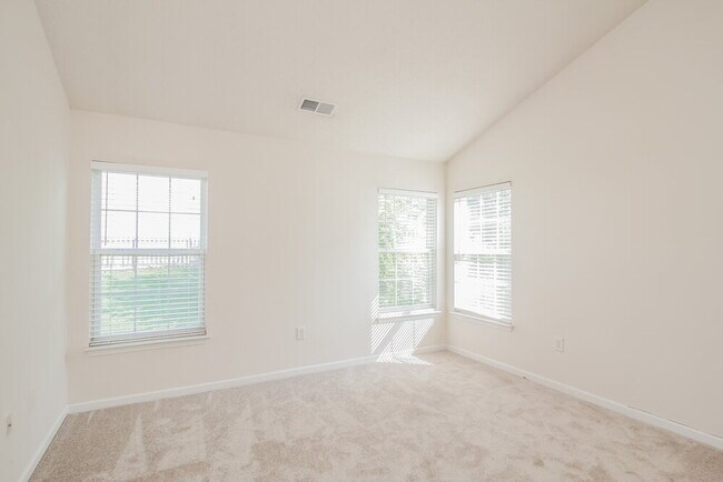 Building Photo - 12529 Oakton Hunt Dr