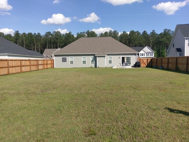 Building Photo - Beautiful Craftsmen Styled Home