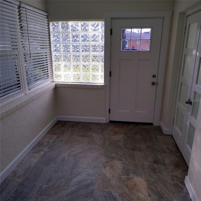 Building Photo - 2230 Grove St S