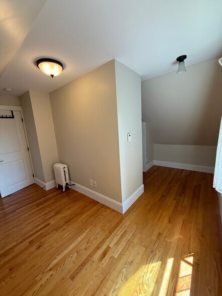 Building Photo - 22 Mansfield St