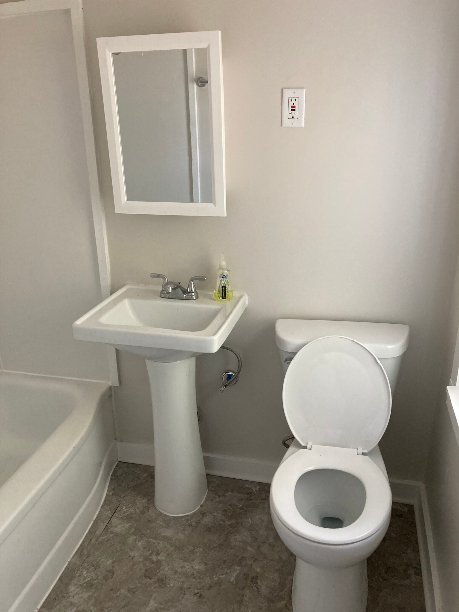 Building Photo - 2104 Calumet Dr