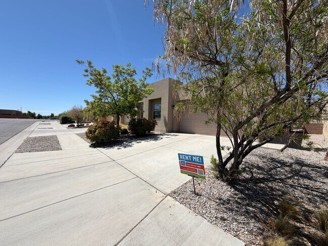 Building Photo - Beautiful Luxury Single Story Town Home Available Near Coors Blvd NW & Dellyne Ave NW!