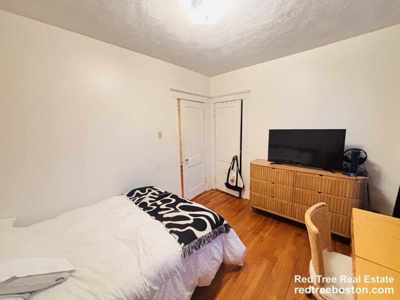 Building Photo - 15 Scottfield Rd