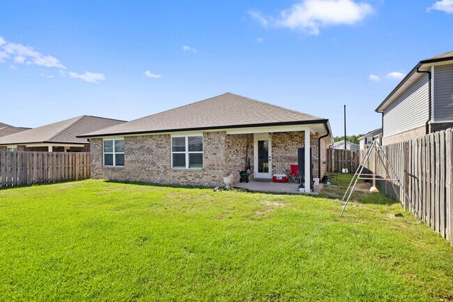 Building Photo - 1016 Limpkin St
