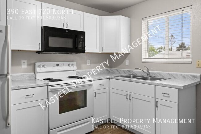 Building Photo - 390 720 N