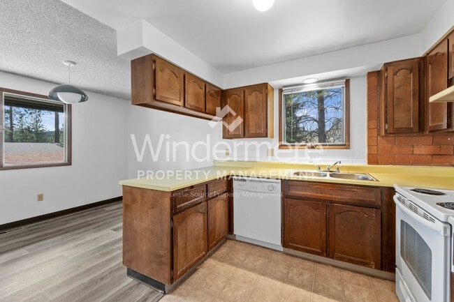 Building Photo - 2-bedroom Apartment In Hangman Valley