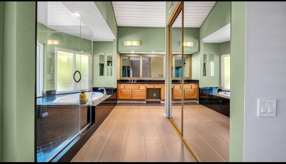 Building Photo - 24641 Ashland Dr