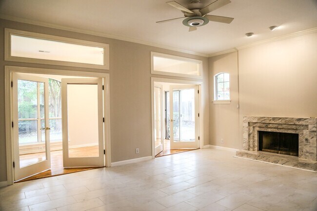 Building Photo - LINCOLN HEIGHTS 3-BEDROOM