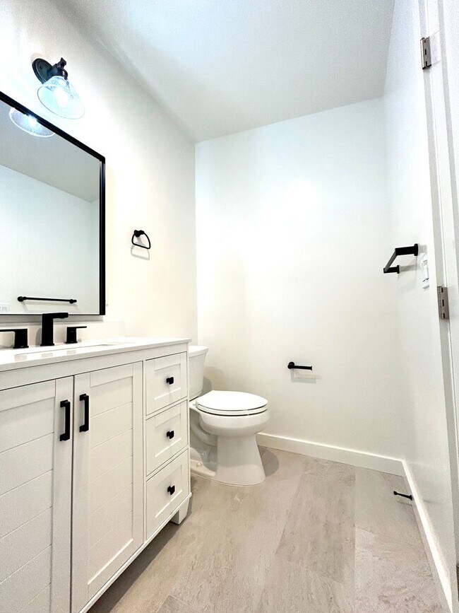 Building Photo - Studio - Downtown Santa Barbara