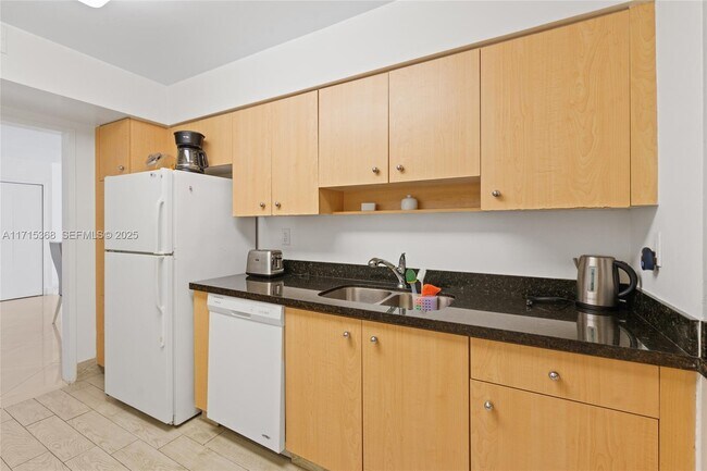 Building Photo - 9195 Collins Ave