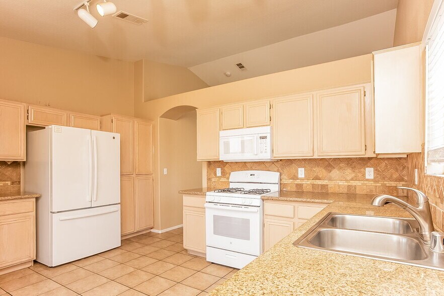 Building Photo - 6620 Peony Bush Dr