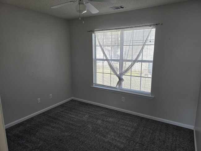 Building Photo - 22 Avocet Way