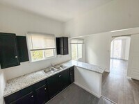 Building Photo - 612 57th St