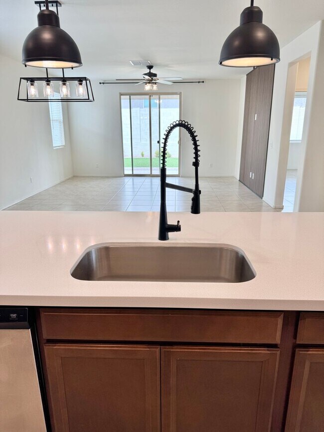 Building Photo - Beautiful 3 Bedroom 2 Bath Single Level Newer Built Home In Litchfield Park! Has Solar!