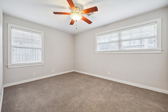 Building Photo - 2006 Du Barry Ln