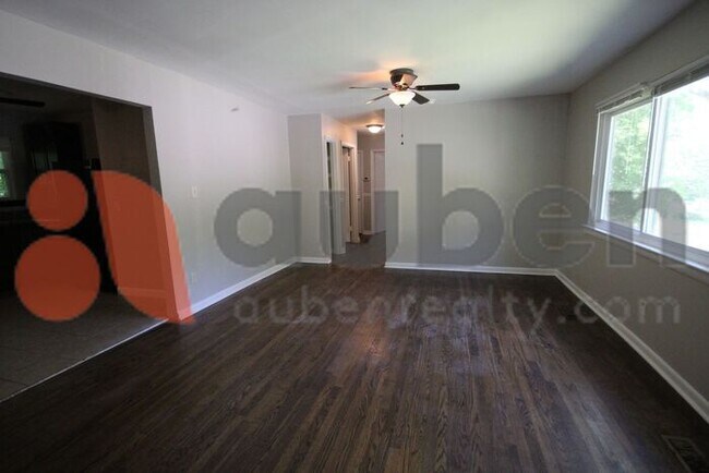 Building Photo - 4 Bedroom 2 Bath Move In Ready