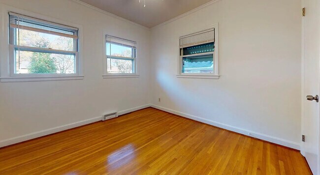 Building Photo - 330 Webster Pl