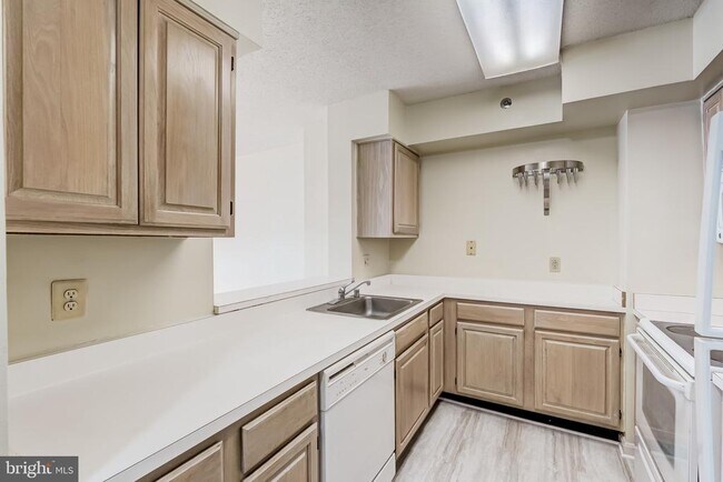 Building Photo - 1200 Braddock Pl