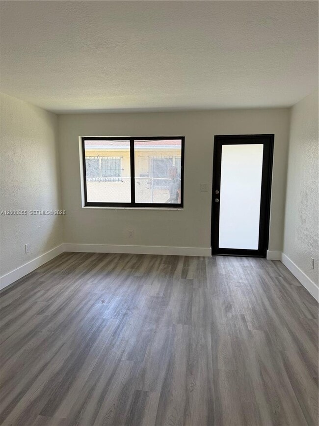 Building Photo - 100 SW 6th St