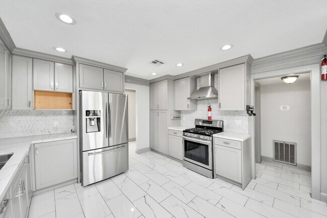 Building Photo - 4503 Hollybrook Ln