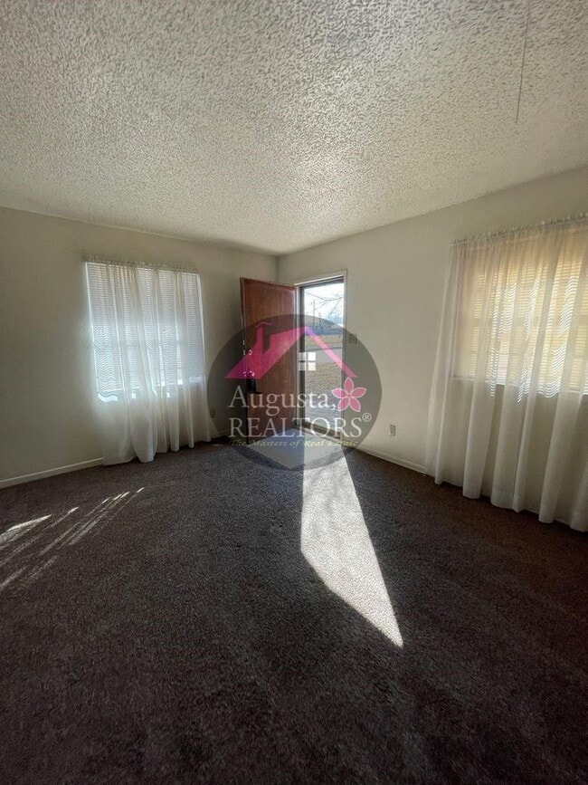 Building Photo - Southside Duplex with Covered Parking-Great location