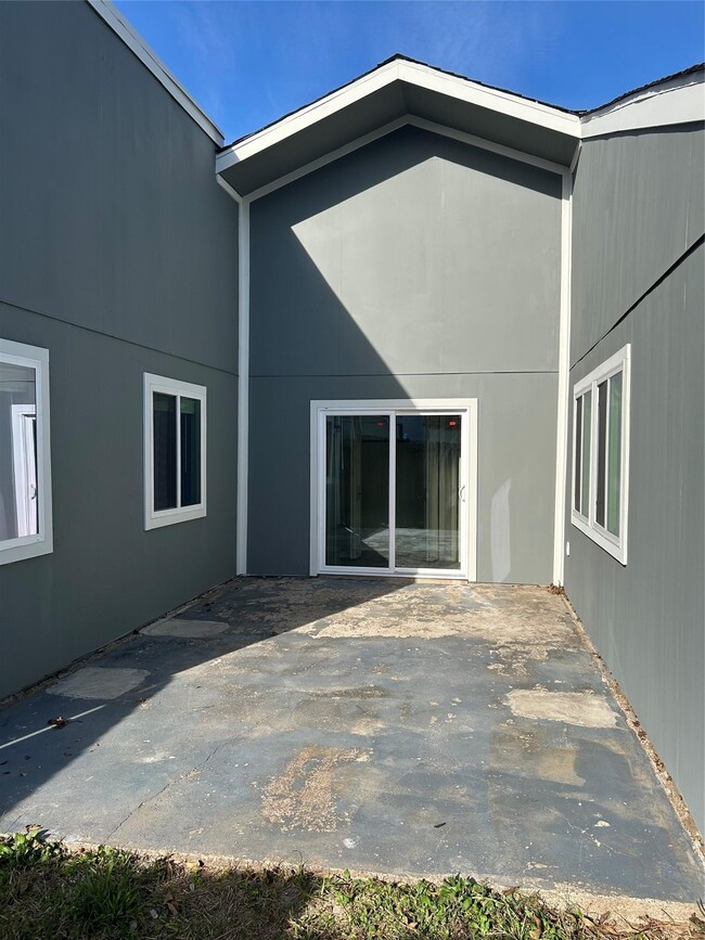 Building Photo - 11719 Pender Ln