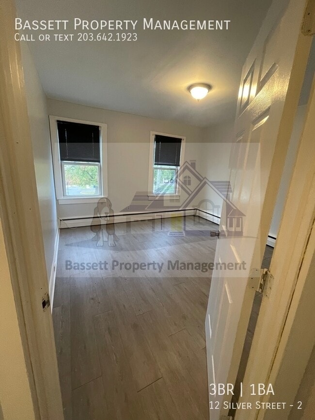 Building Photo - 12 Silver St