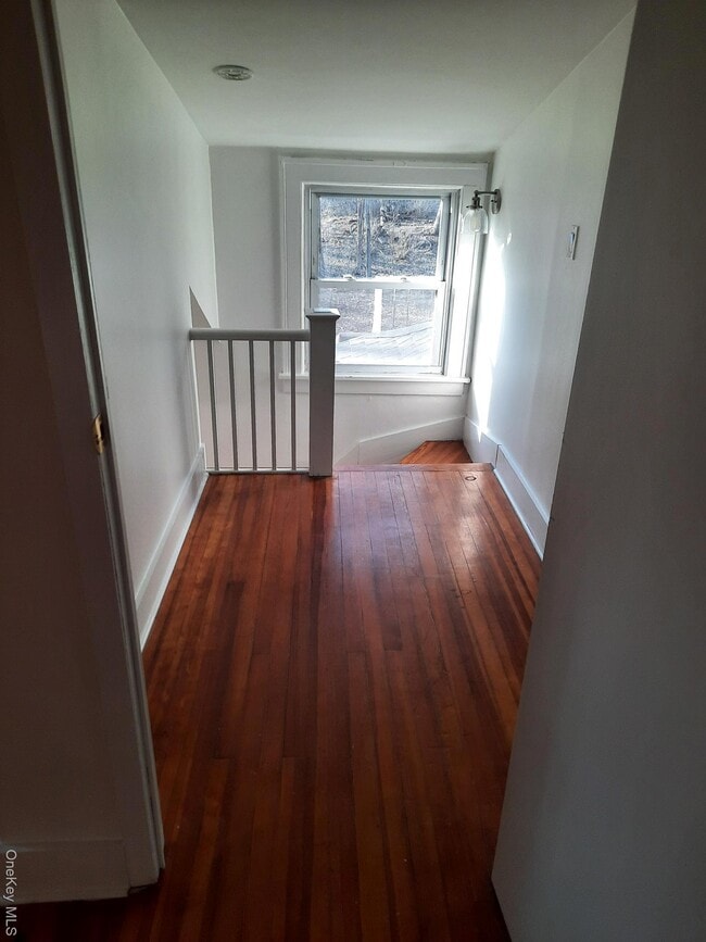 Building Photo - 23 Valley Ave