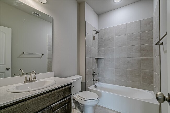 Building Photo - 327 Sweetspire Dr