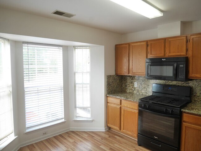 Building Photo - Spacious 2nd Floor Condo in Russett – Prime Laurel Location!