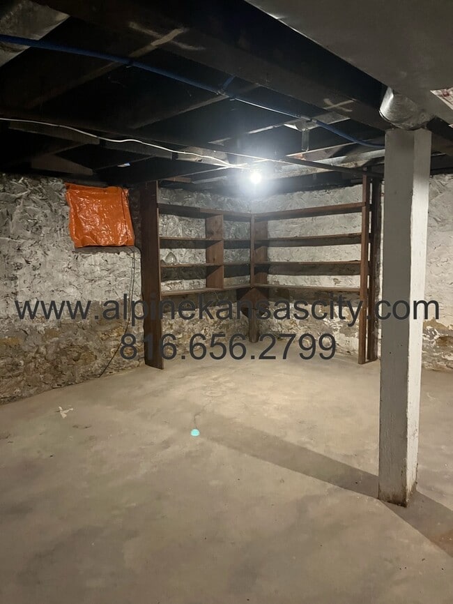 Building Photo - Updated Bungalow in Center District! Section 8 OK.