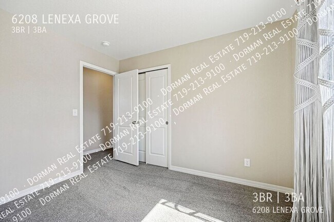 Building Photo - 6208 Lenexa Grv
