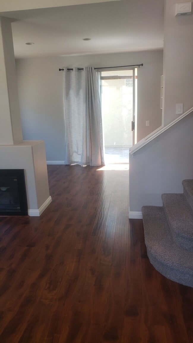 Building Photo - Welcome to this stunning 3-bedroom, 2.5-ba...