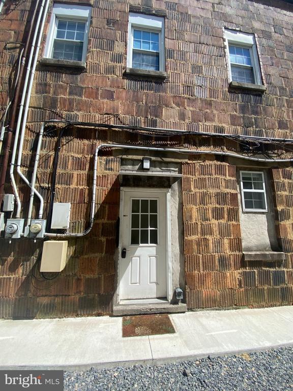 Building Photo - 181 Armstrong St
