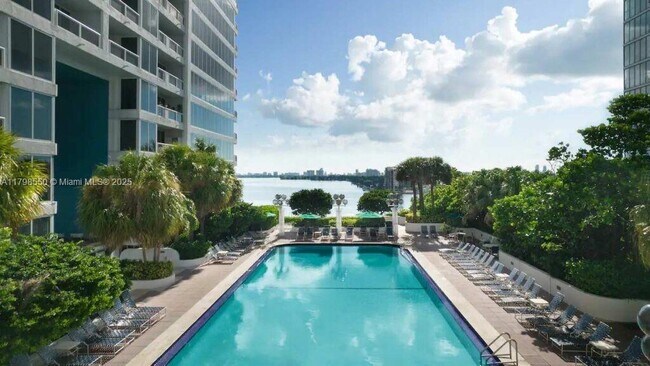 Building Photo - 1717 N Bayshore Dr