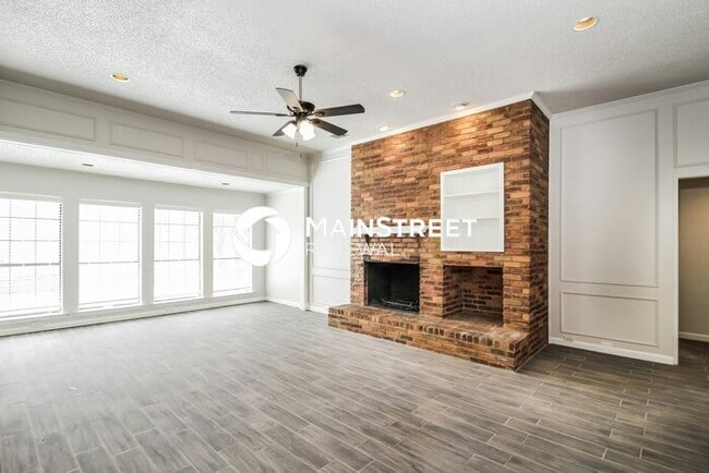 Building Photo - 3 Bedroom Pet-Friendly Home in Carrollton, TX with Main Street Renewal