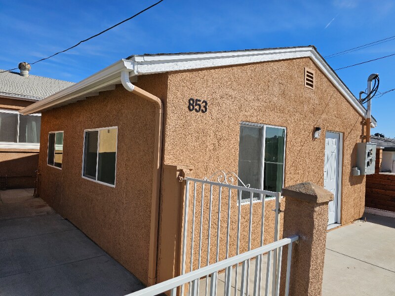 Building Photo - 853 Kempton St