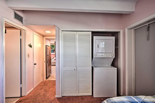 Building Photo - 4410 Jimmy Buffett Mem Hwy