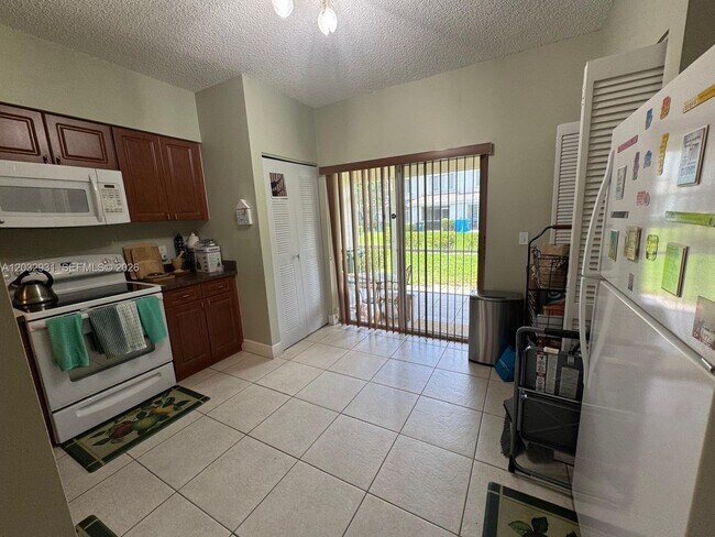 Building Photo - 16682 Hemingway Dr