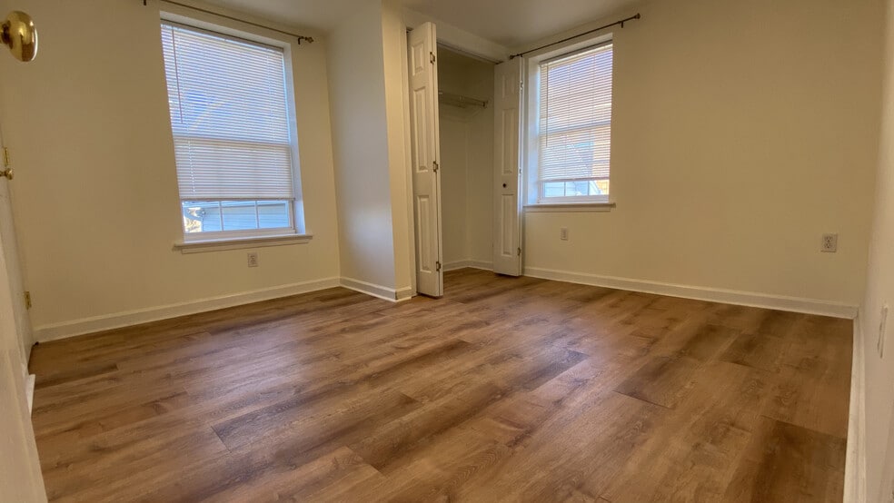 Building Photo - 1294 N Mountain Rd