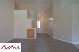 Building Photo - 3 Bed 2 Bath Home in Ivins with Views of Red Mountain