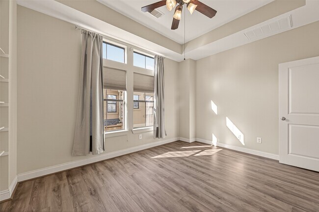 Building Photo - 5211 Eigel St