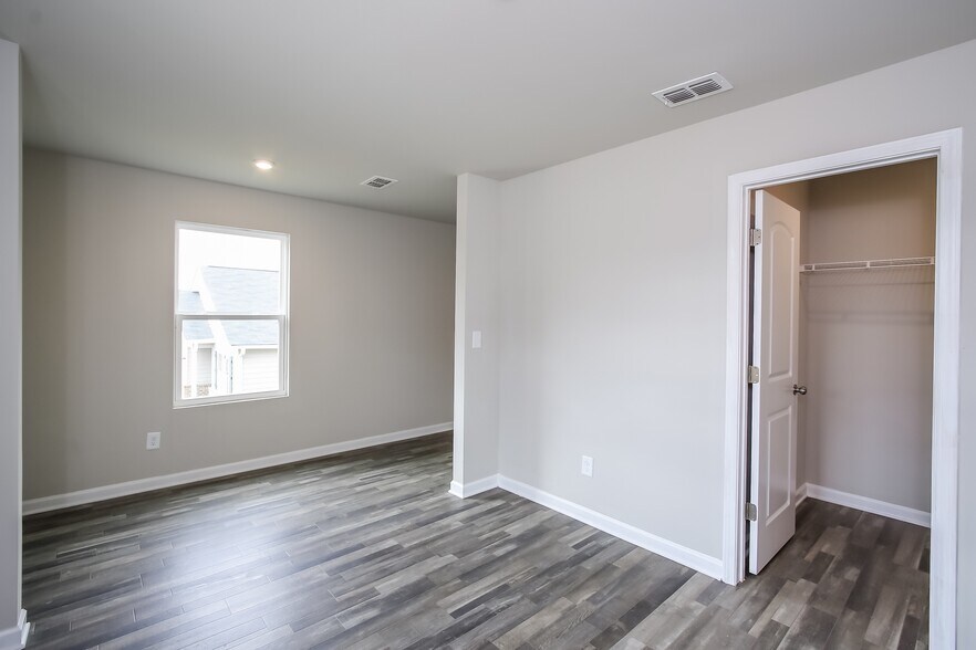 Building Photo - 207 Shalako Ln