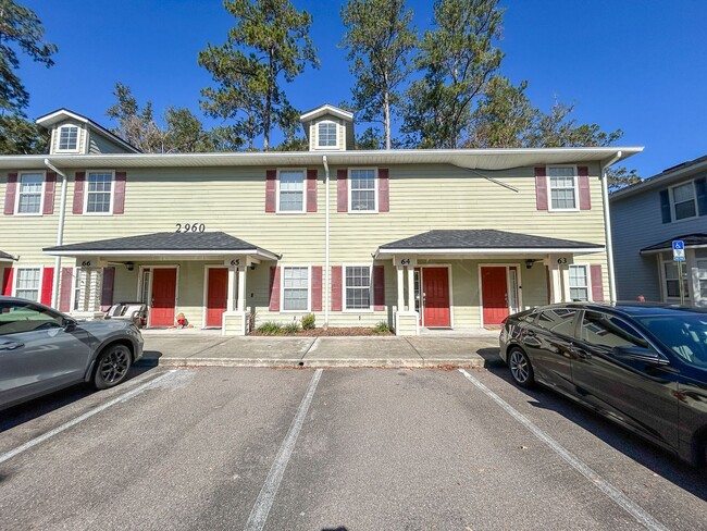 Building Photo - Chase Hollow #64