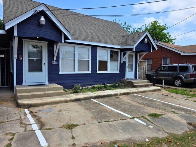 Building Photo - 132 N Estelle St