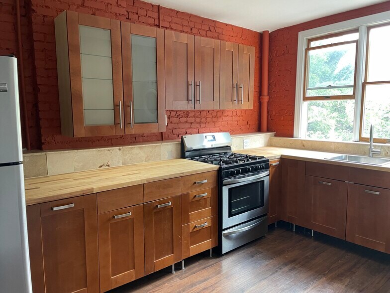 Building Photo - 48 65th St