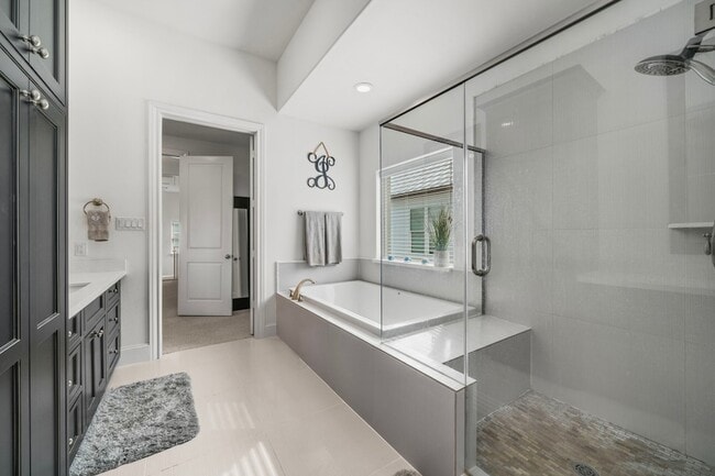 Building Photo - 816 Ennis St