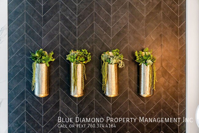 Building Photo - 3301 Lincoln-