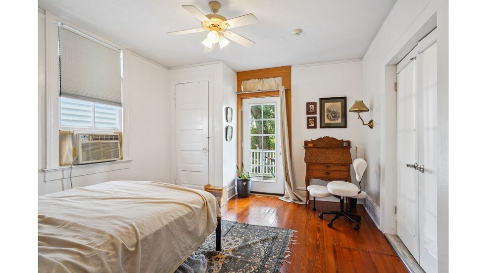 Building Photo - 4516 Banks St