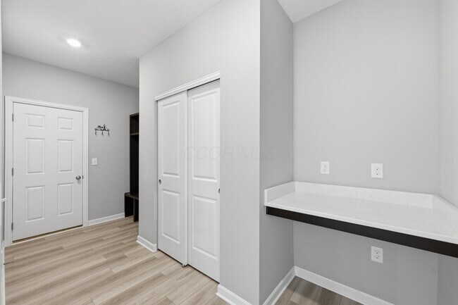 Building Photo - 5749 Shadowfair Ln